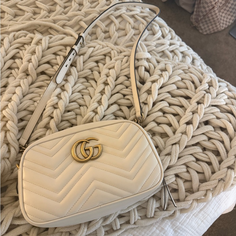 Elegant GUCCI Crossbody Bag